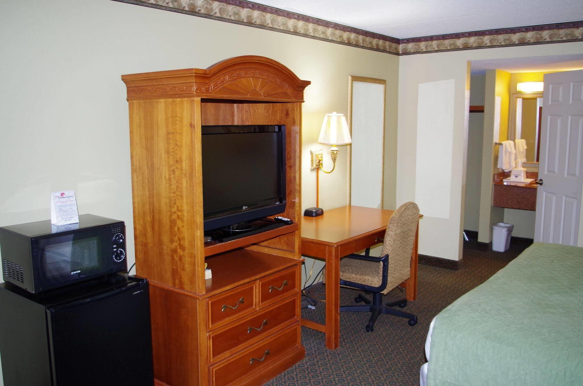 Americas Best Value Inn St. Louis Downtown Extérieur photo